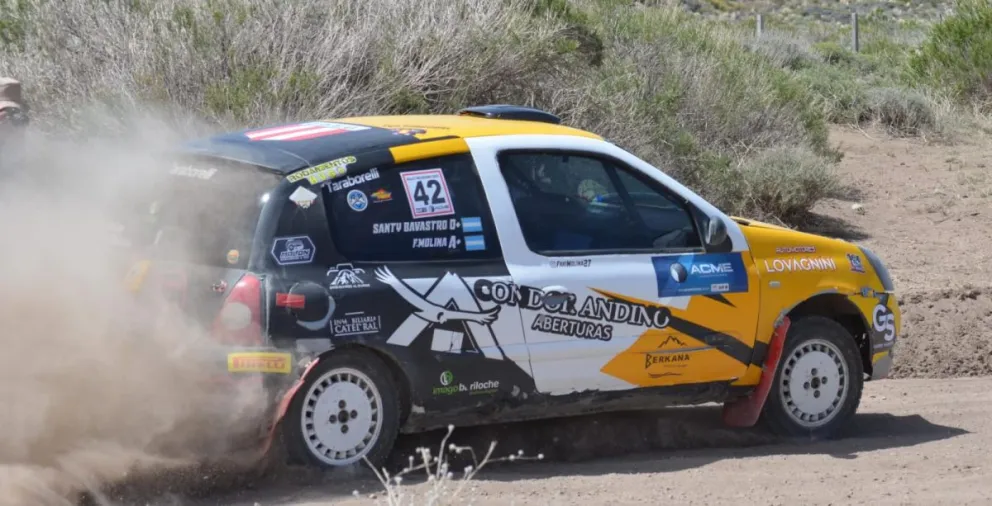 Locura total: 14 autos de Bariloche a Picun