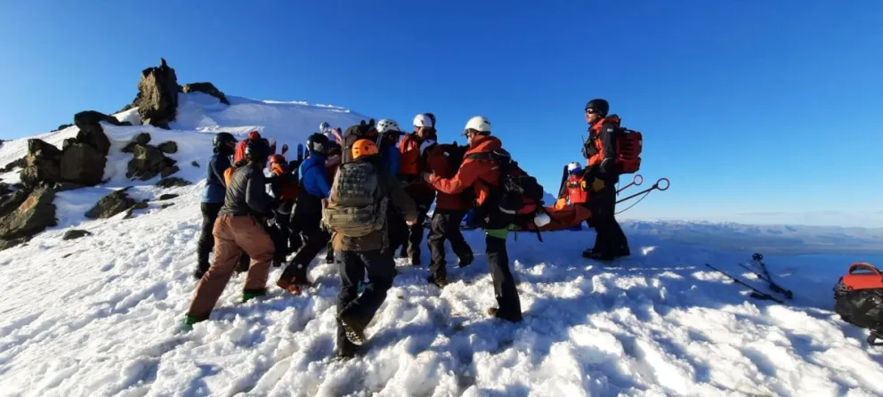 Asisten a un barilochense que se lesionó haciendo snowboard