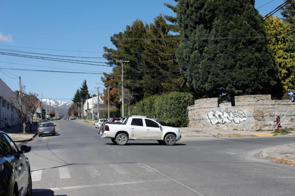 Una nena que iba en moto con su mamá sufrió lesiones tras chocar con otro auto