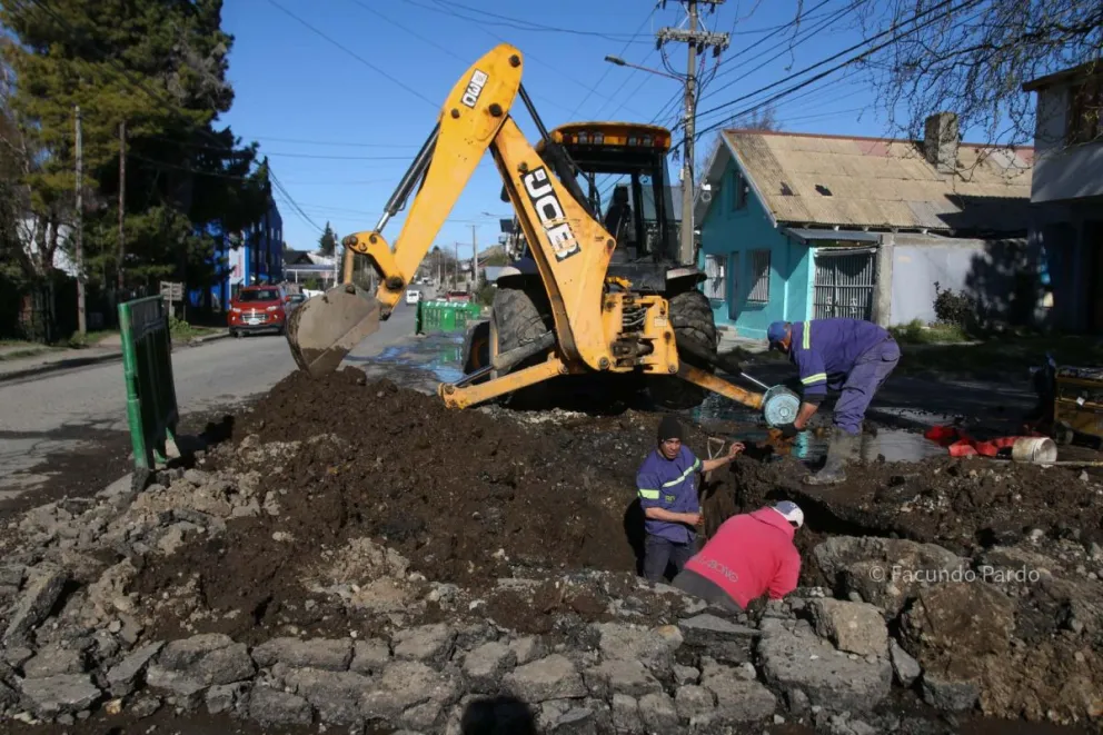 Numerosos barrios de Bariloche sin agua durante varias horas por la rotura de un caño