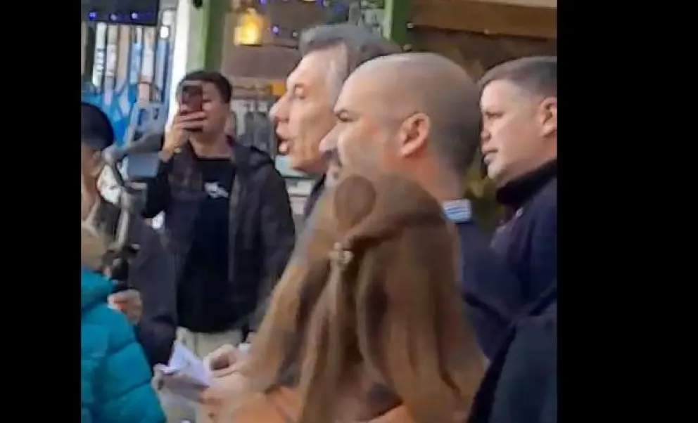 Macri fue insultado y abucheado en pleno centro de Bariloche