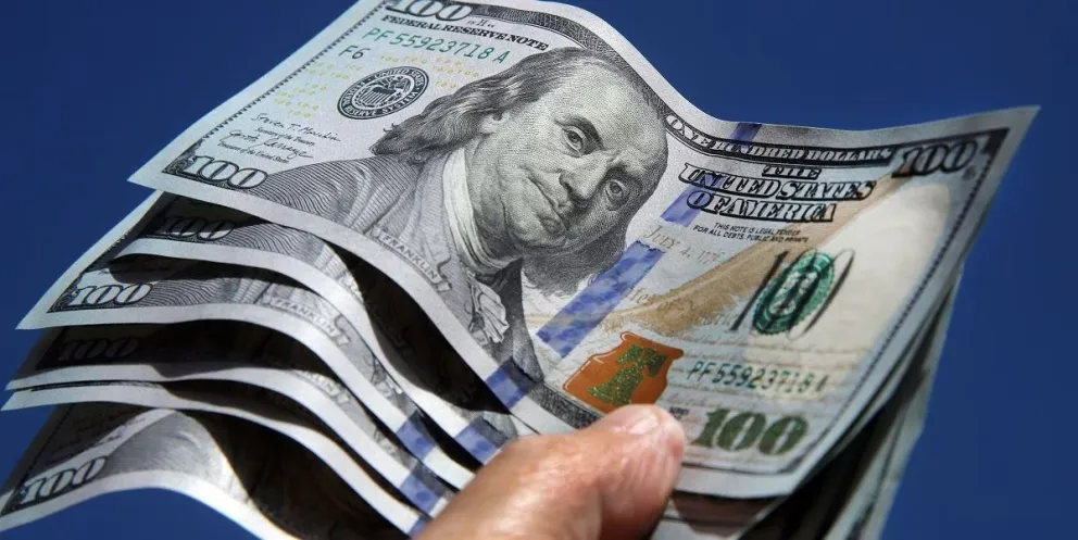 Dólar blue sigue en una tendencia a la baja tras el feriado largo