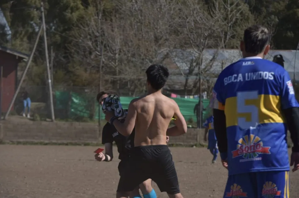 El árbitro denunció penalmente al jugador de Chicago