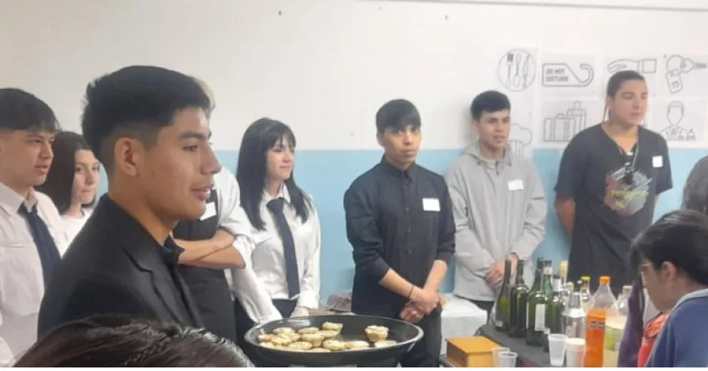Estudiantes de la ESRN Nº20 realizaron muestra de Turismo