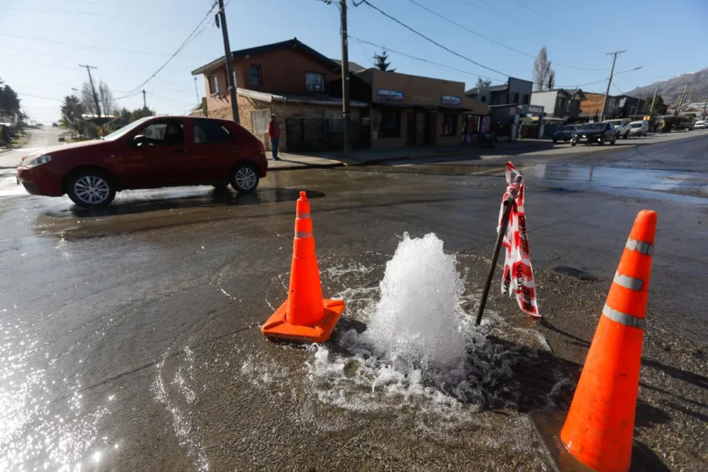 Importante pérdida de agua en el barrio Lera complió el tránsito 