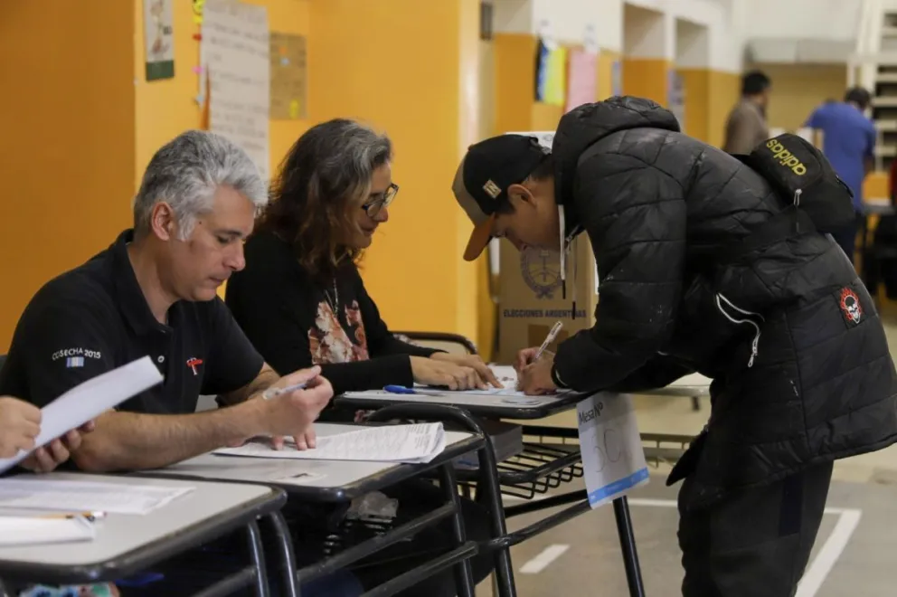 En Bariloche y la región muy pocas personas no cumplieron con su deber de ser autoridad de mesa