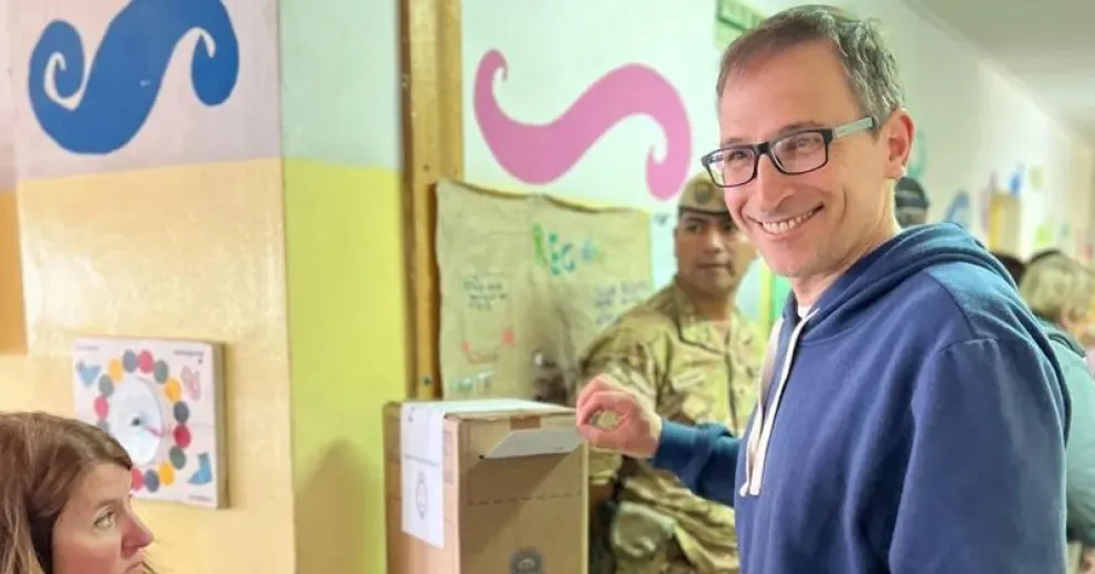 Votó Agustín Domingo, augurando una buena jornada electoral