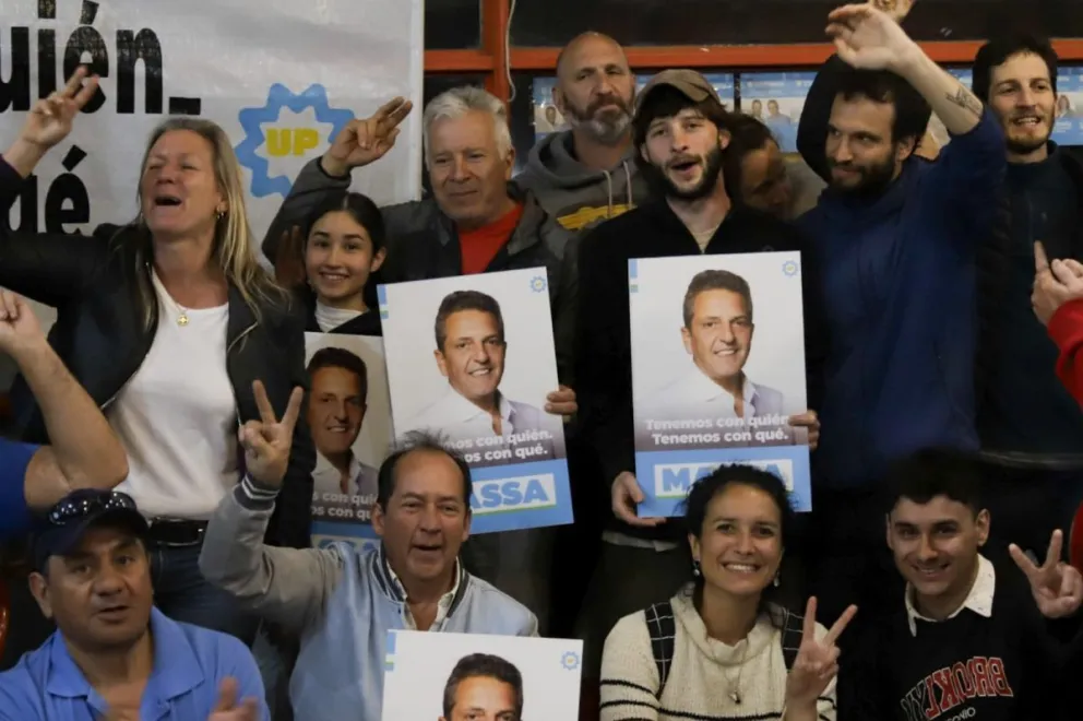 Massa se impuso en Bariloche por diez puntos de diferencia sobre Milei 