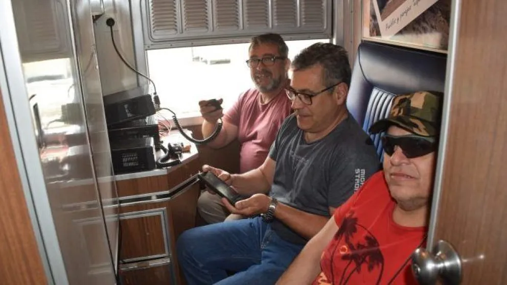 Radioaficionados transmitieron durante 40 horas desde el tren