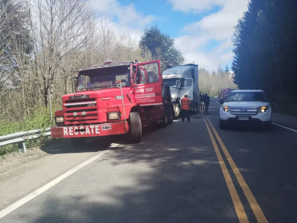 Luego del siniestro donde volcó un camión, liberaron el tránsito en Ruta 40