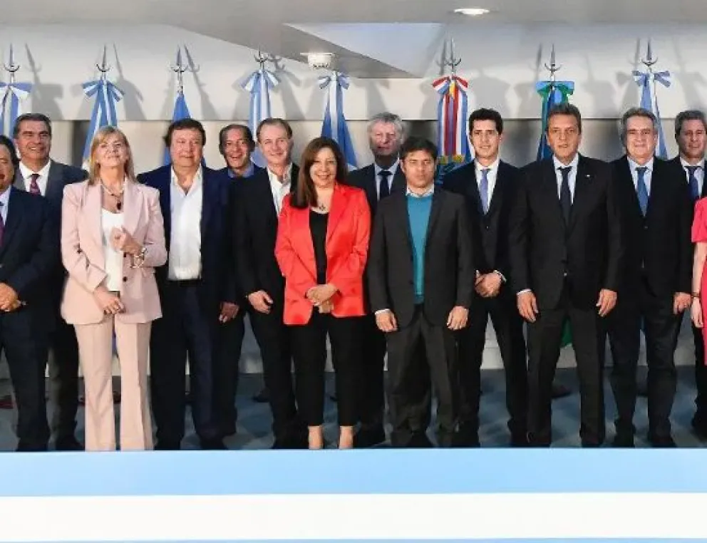 La gobernadora Carreras respalda la candidatura de Sergio Massa en el balotaje