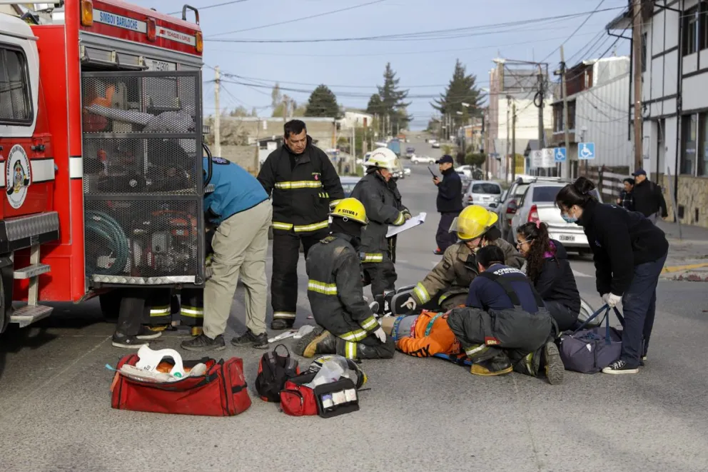 Un hombre resultó herido tras chocar en moto contra un auto en Onelli y Vilcapugio