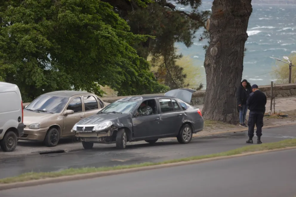 Volcó cuando circulaba por 12 de Octubre, tras perder el control de su auto