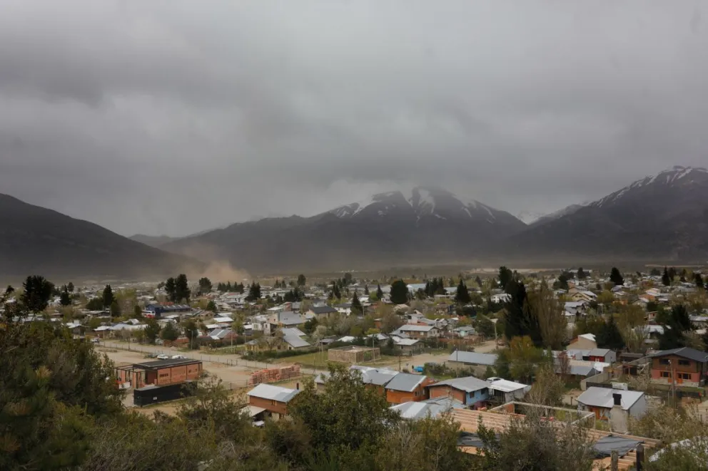 ¡Se vuela todo en Bariloche! Viento y frío para este sábado