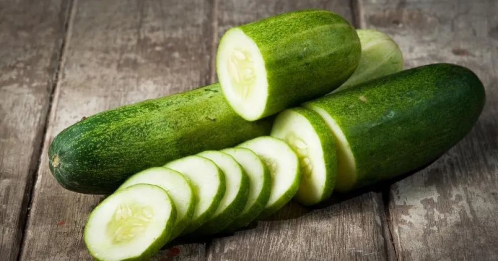Cómo se hace para “olvidarte para siempre” de las moscas con la ayuda de un pepino