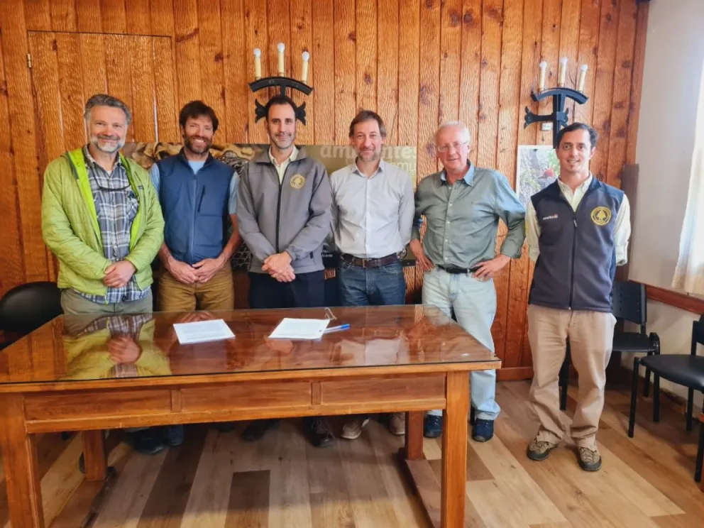 Firma de convenio para avanzar en la seguridad en la montaña