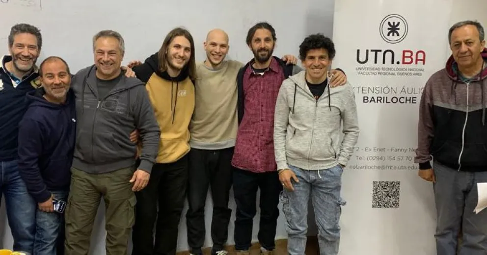 La Universidad Tecnológica Nacional entregó títulos de ingeniero a dos jóvenes
