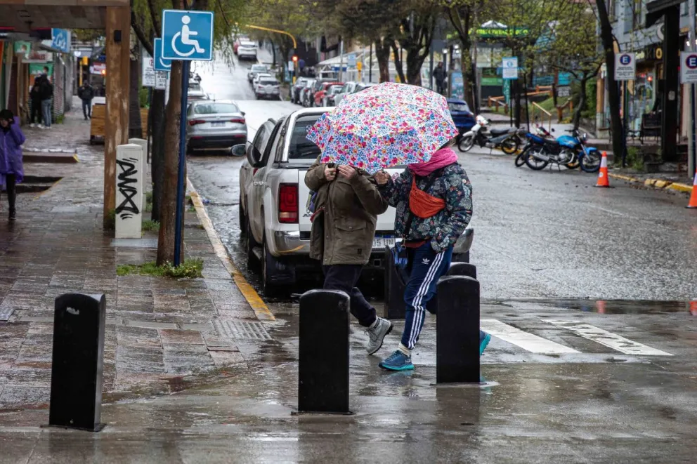 Advierten por lluvias, fuertes vientos y nevadas para este martes en Bariloche