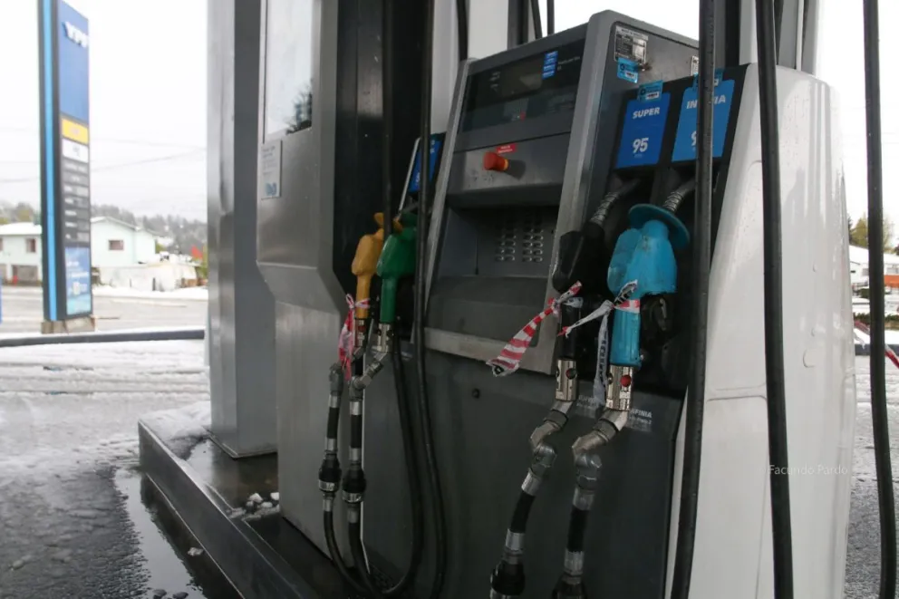 Bajaron los combustibles en el Valle pero en Bariloche no se registra una disminución en los precios 