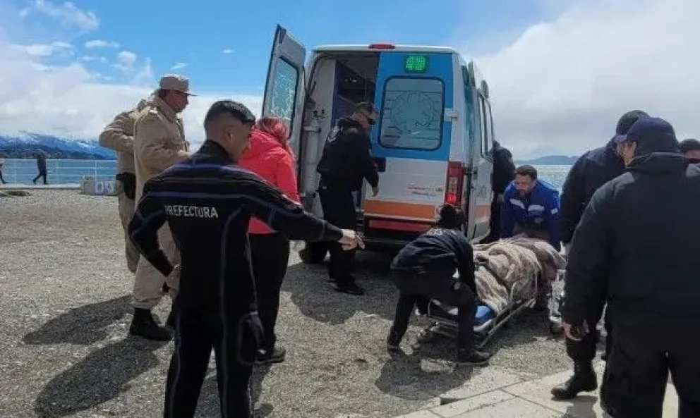 Rescatan a una mujer que cayó al lago Nahuel Huapi