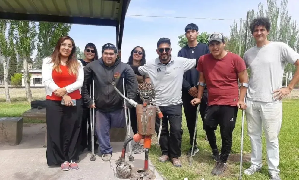 Vandalizaron una escultura donada por alumnos