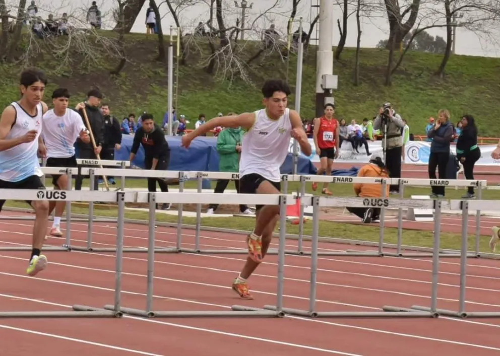 Tres barilochenses de la Escuela Municipal de Atletismo rumbo a los Juegos Binacionales Araucanía 2023