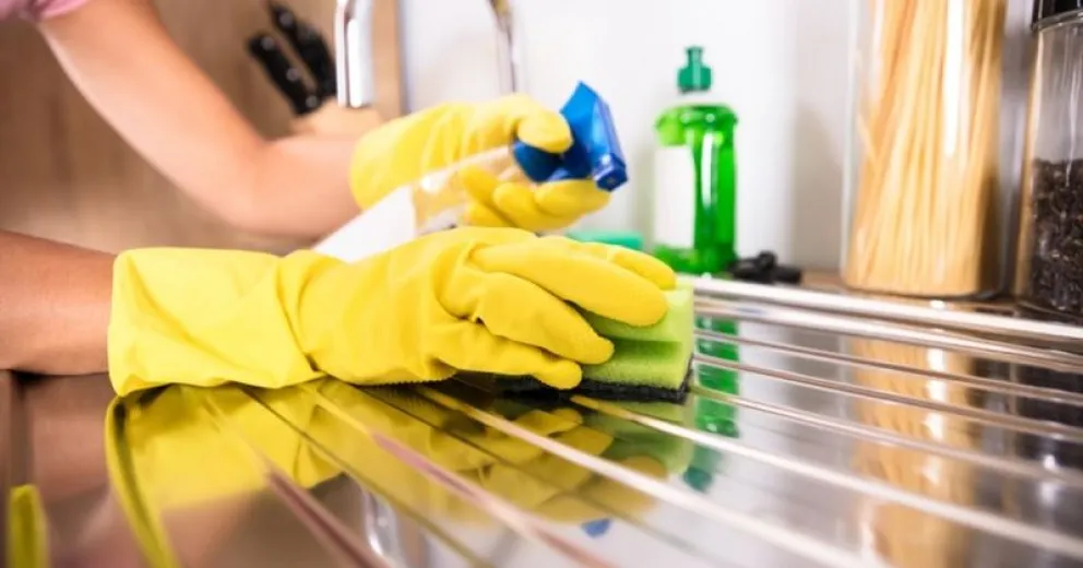 Cómo se saca la grasa de la cocina con vinagre y limón