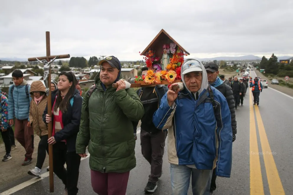 En fotos, la peregrinación a la Virgen de las Nieves en un domingo gris