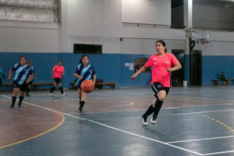 Las chicas juegan las finales