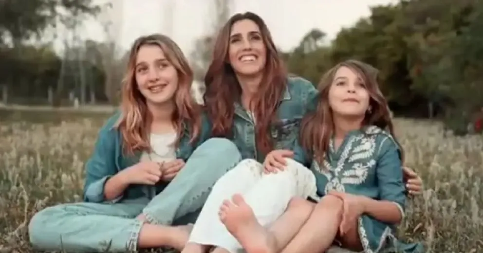 Las fotos de la comunión de Regina, la hija menor de Soledad Pastorutti