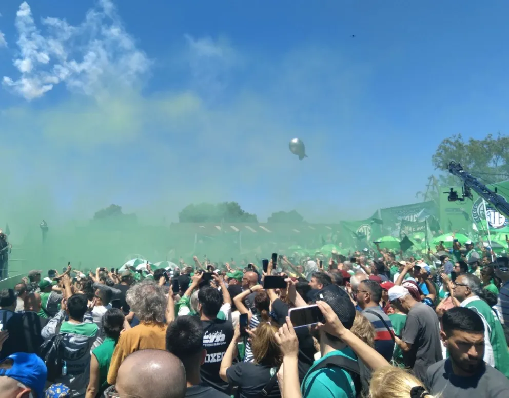 Entre el humo verde y el choripán