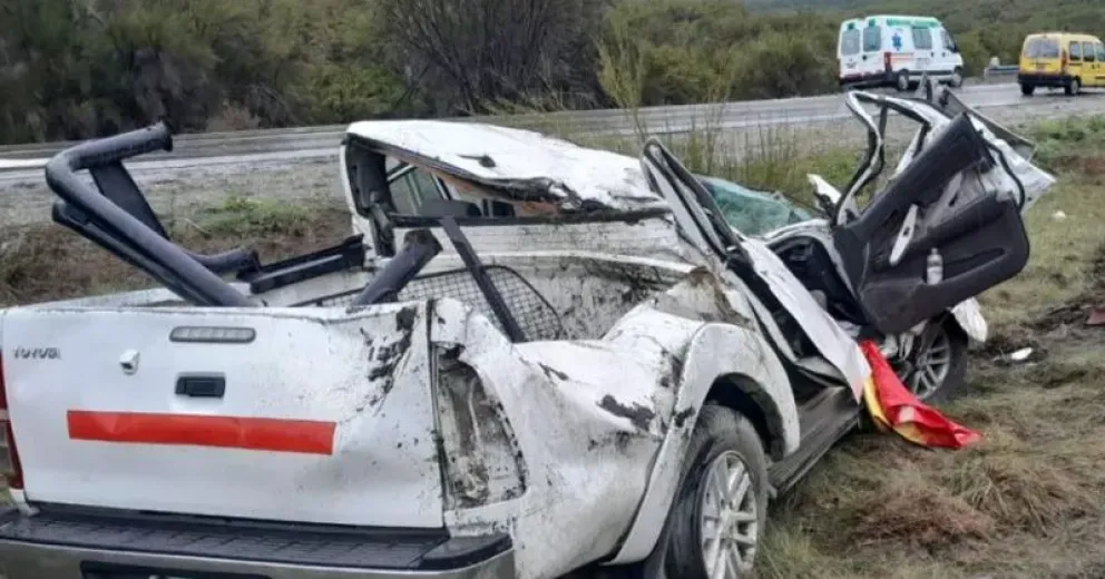 ¿Cómo están los dos policías y el preso que volcaron viniendo a Bariloche?  