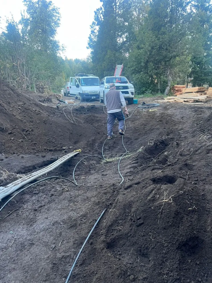 Una máquina cortó el cable de la fibra óptica y dejó parte de La Angostura sin internet
