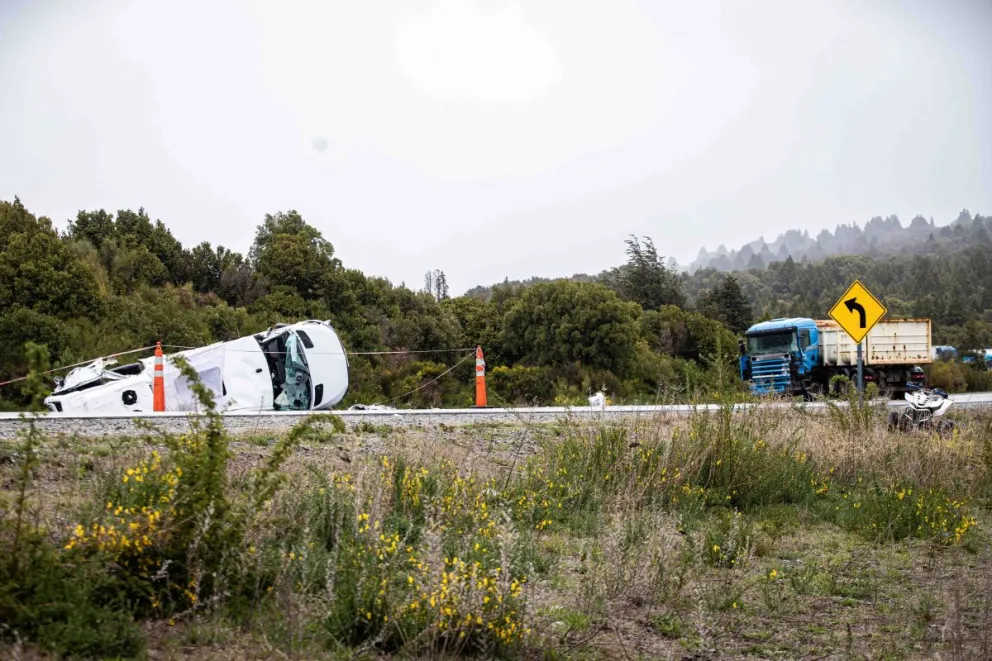 El trágico accidente generó un operativo en la ruta que duró varias horas. (Fotos: Euge Neme)