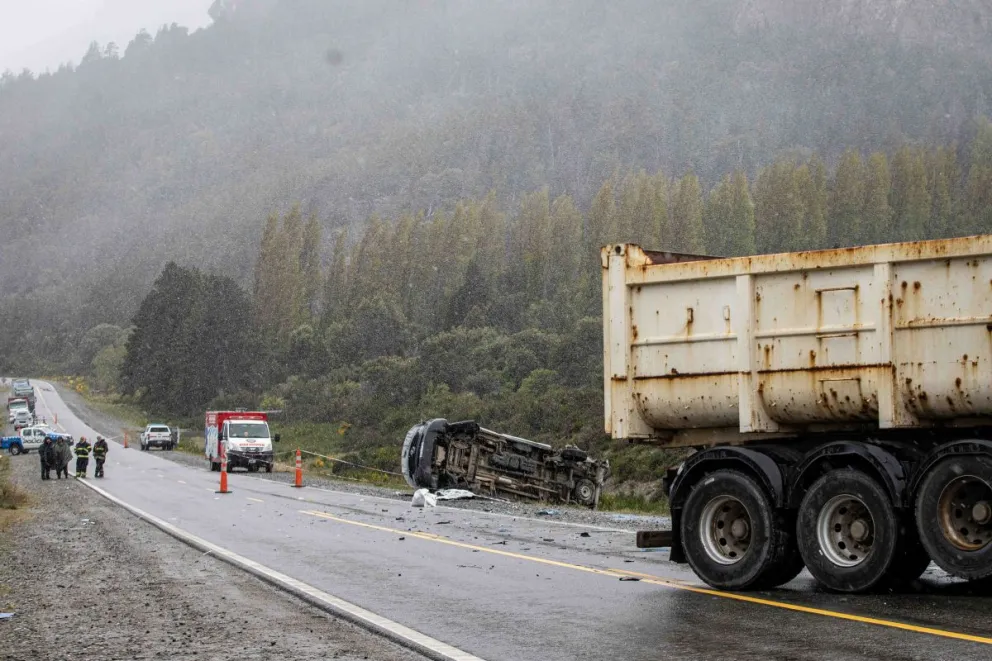Accidente fatal: Una mujer recibió el alta, pero el conductor de la camioneta sigue muy delicado