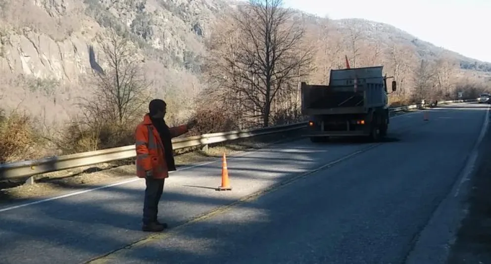 Esta semana Vialidad Nacional continúa con el operativo de bacheo en Ruta 40