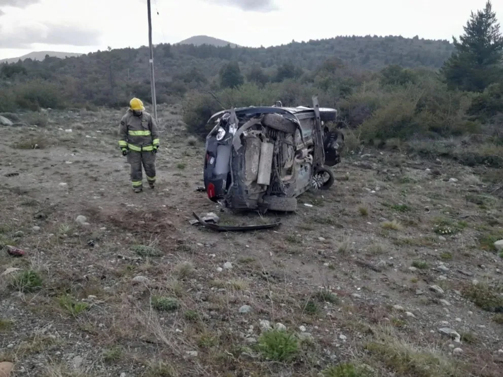 Chocó y volcó en la ruta de Circunvalación: el alcoholímetro rozó los 3 gr/l