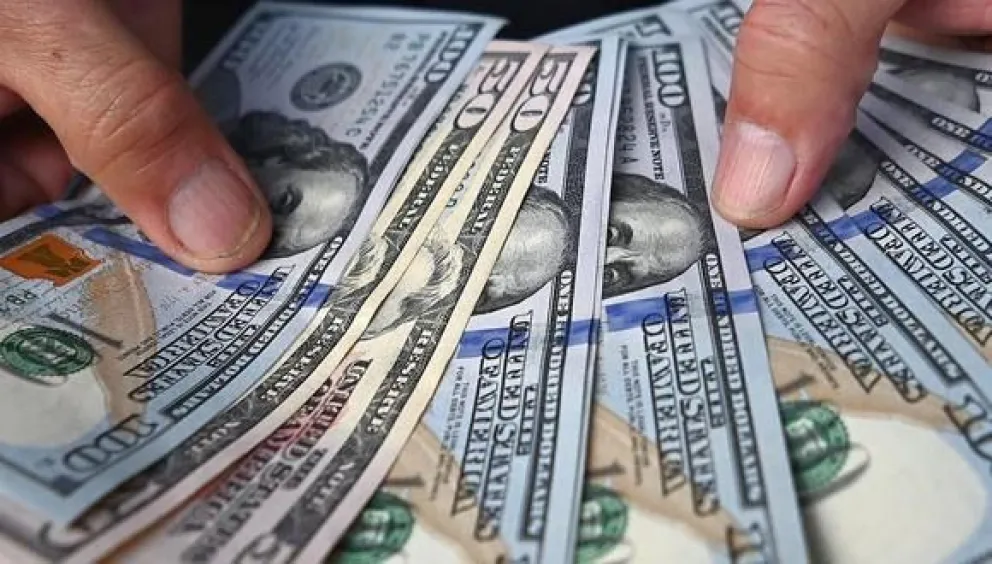 El Gobierno anuncia el fin del congelamiento del dólar oficial, en la previa del balotaje