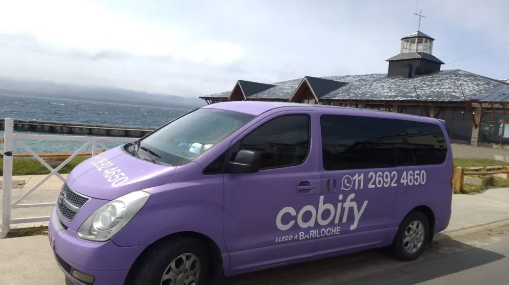 Malestar en taxistas y remiseros de Bariloche por el arribo de otra aplicación para servicio de transporte