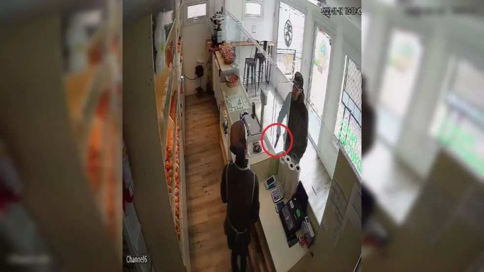 A punta de pistola un delincuente robó la recaudación de una panadería y otros elementos