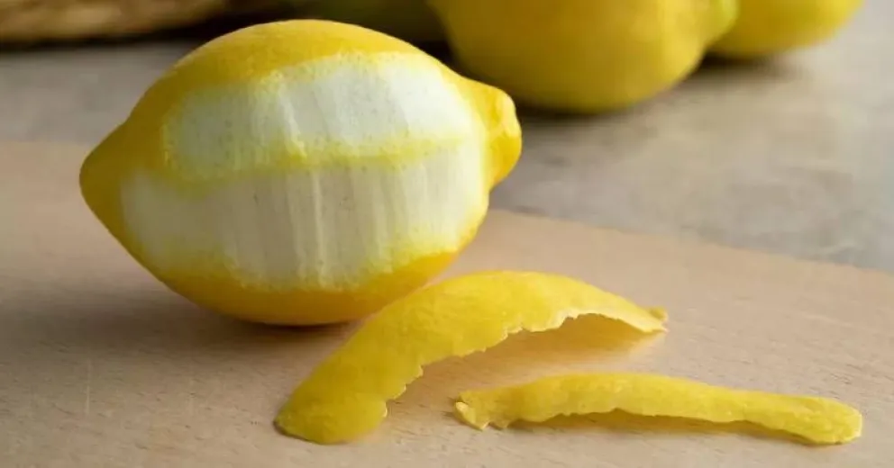 Limpiador multiusos casero: aprovecha las cáscaras de limón