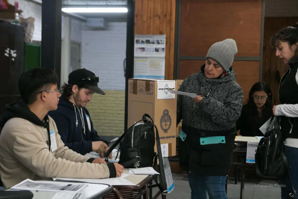 Bariloche a las urnas para elegir los representantes de Rio Negro en el Congreso de la Nación. Foto de archivo