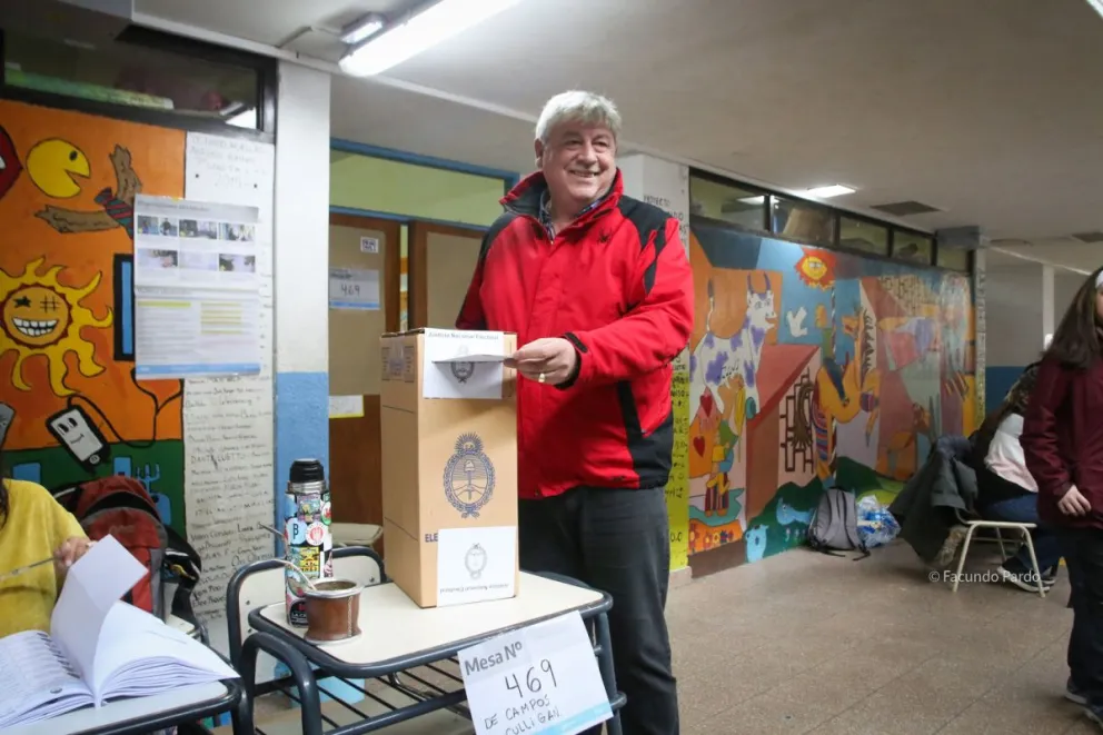 Votó el intendente electo de Bariloche, Walter Cortés