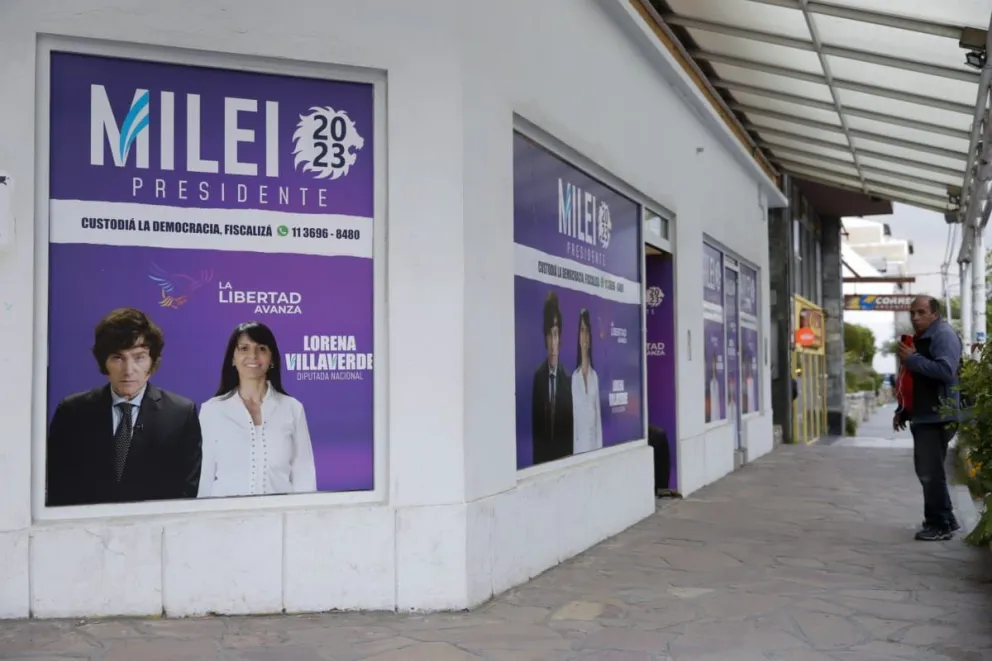 Gente en la calle, búnkeres semivacíos