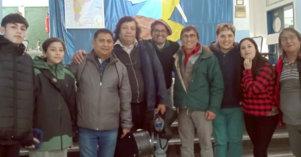 El CENMET festejó el Día de la Tradición con peña folklórica y feria