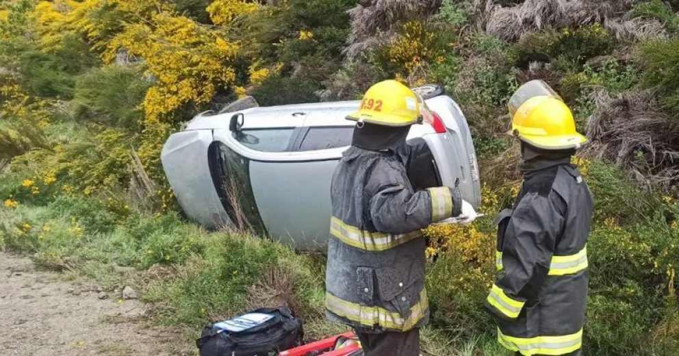 Volcó un automóvil en la Bajada del Foyel