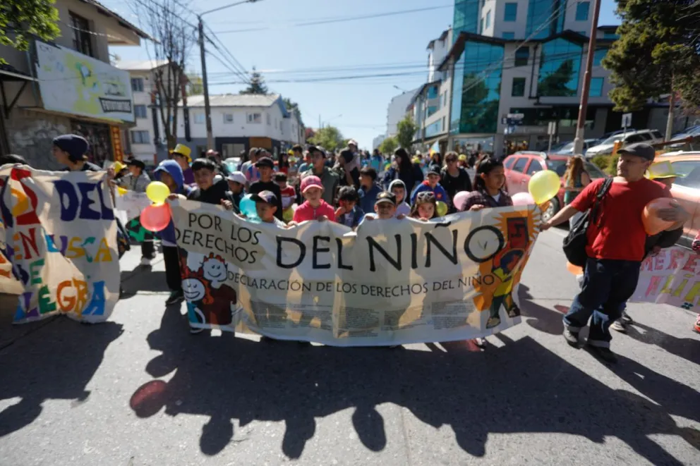 Desde temprano se realizó la concentración y marcha por los derechos del niño en Bariloche