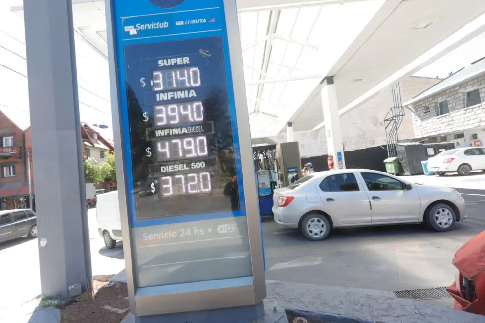 Por las nubes: así quedaron los combustibles de YPF en Bariloche tras un nuevo tarifazo  