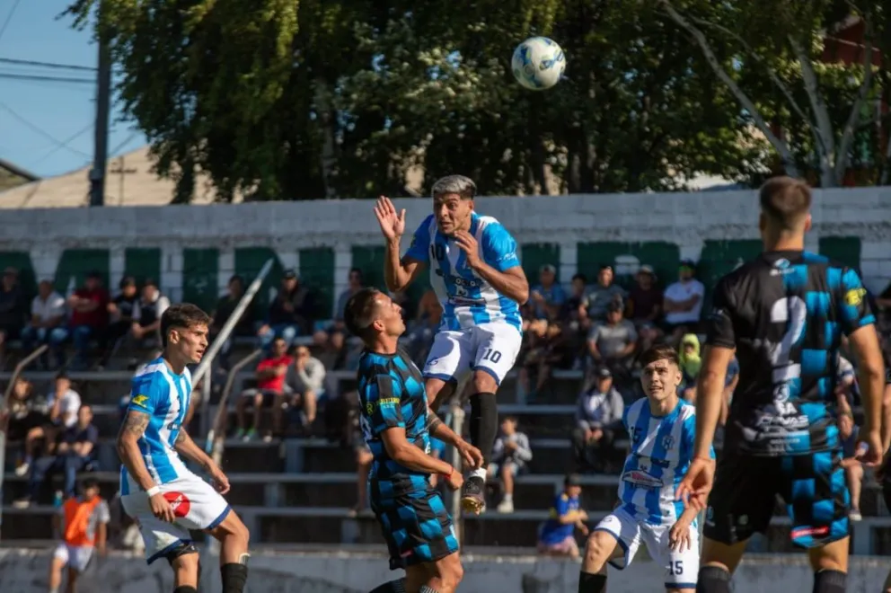 Rincón goleó al equipo de Mora en el Municipal