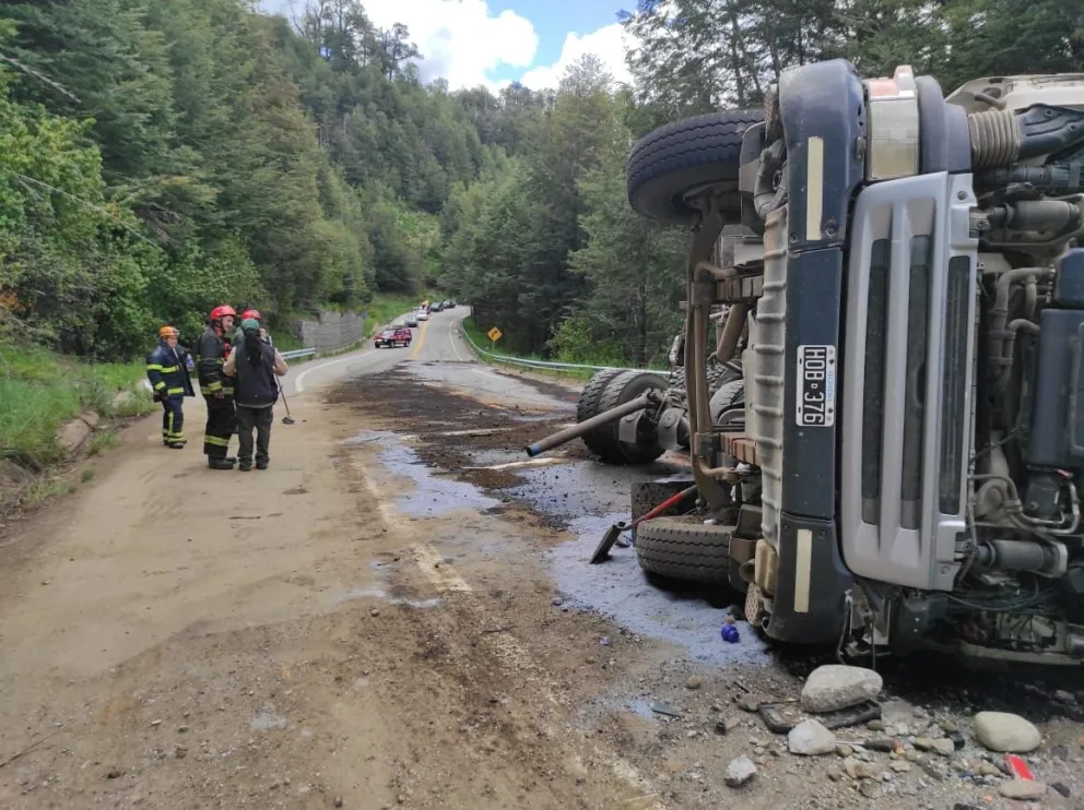¿Qué dijeron los bomberos sobre el impactante accidente en Siete Lagos?